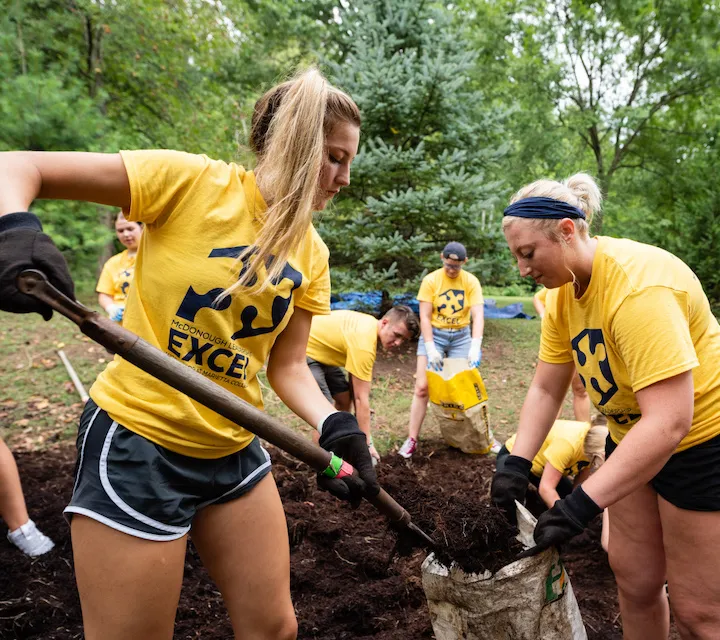 Marietta College leadership students perform community service as part of the EXCEL program
