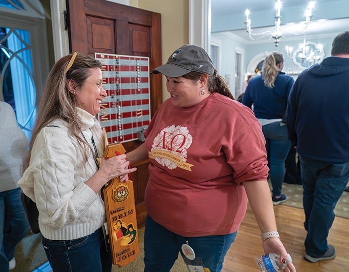 Jodi Leipold â98 (left) and Rachel Forman â07