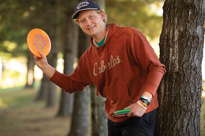 Joshua Radloff ’25 holds a disc.