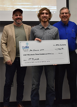 PioBiz Round 3 winner with judges