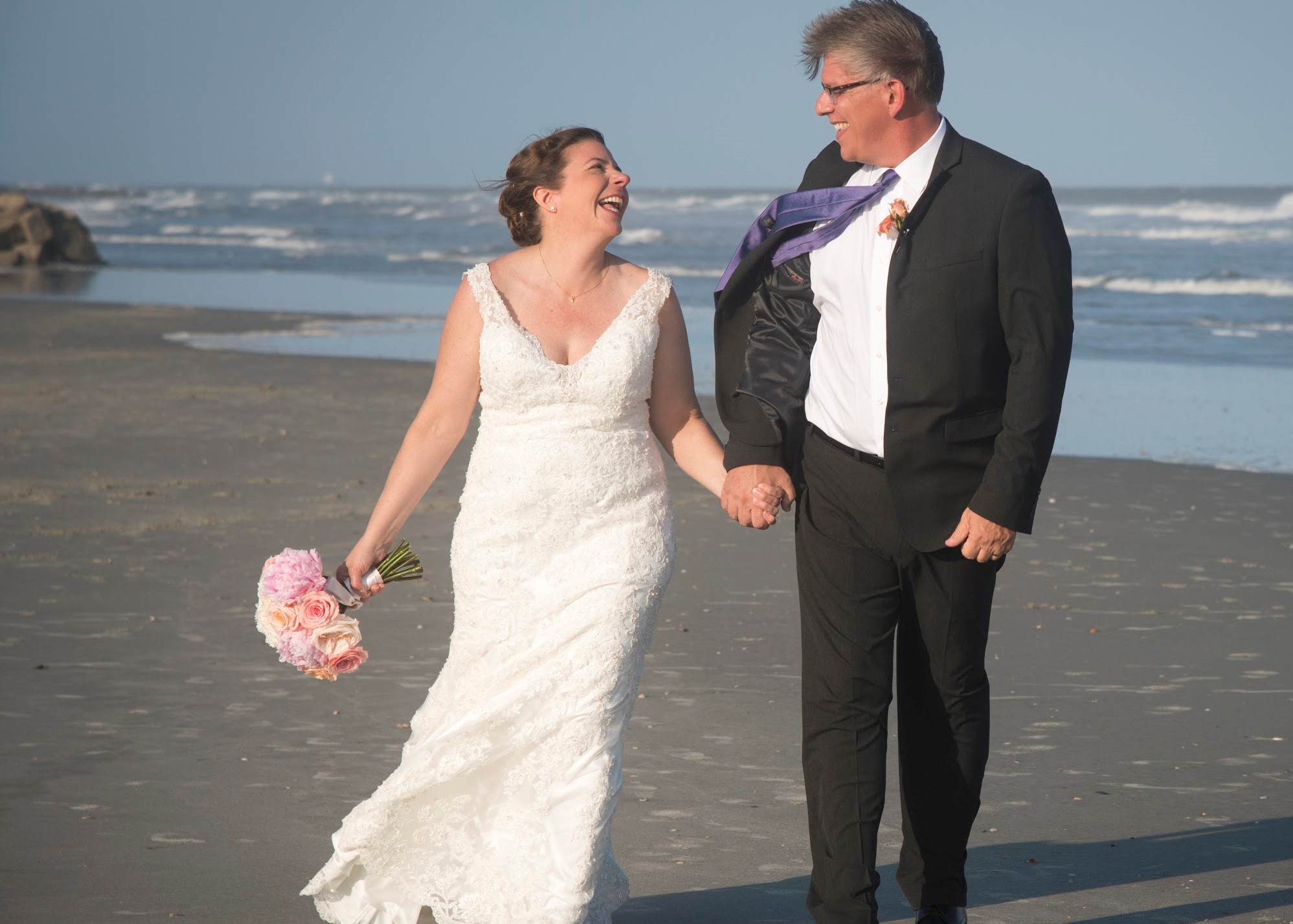 Scott Ferris and Teri Klonowski on the beach at their elopement