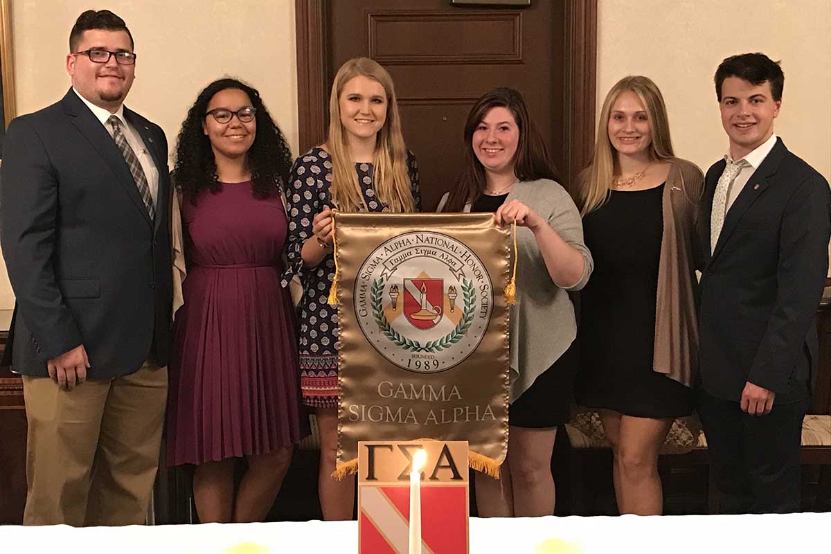 2017 Fall Gamma Sigma Alpha group shot at Marietta College