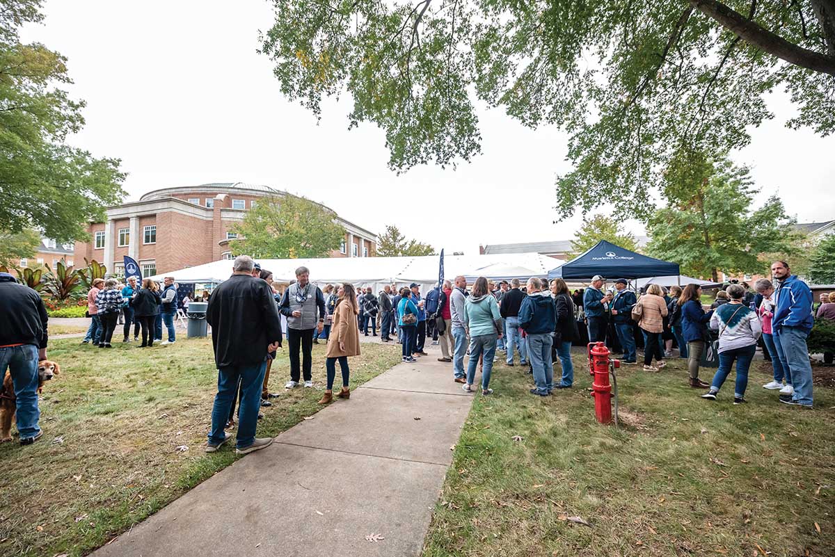 Hundreds of Pioneers reconnect at the All-Alumni Welcome.