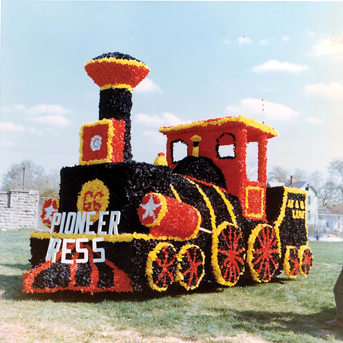 A parade float that looks like a red and black train