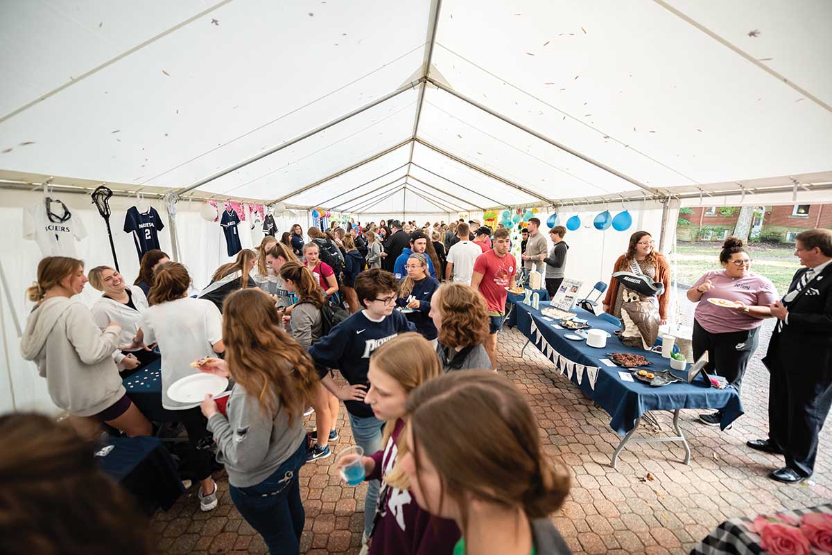 Munchies on The Mall draws students, faculty, staff and administrators to meet Homecoming candidates and get in the Navy Blue & White spirit.