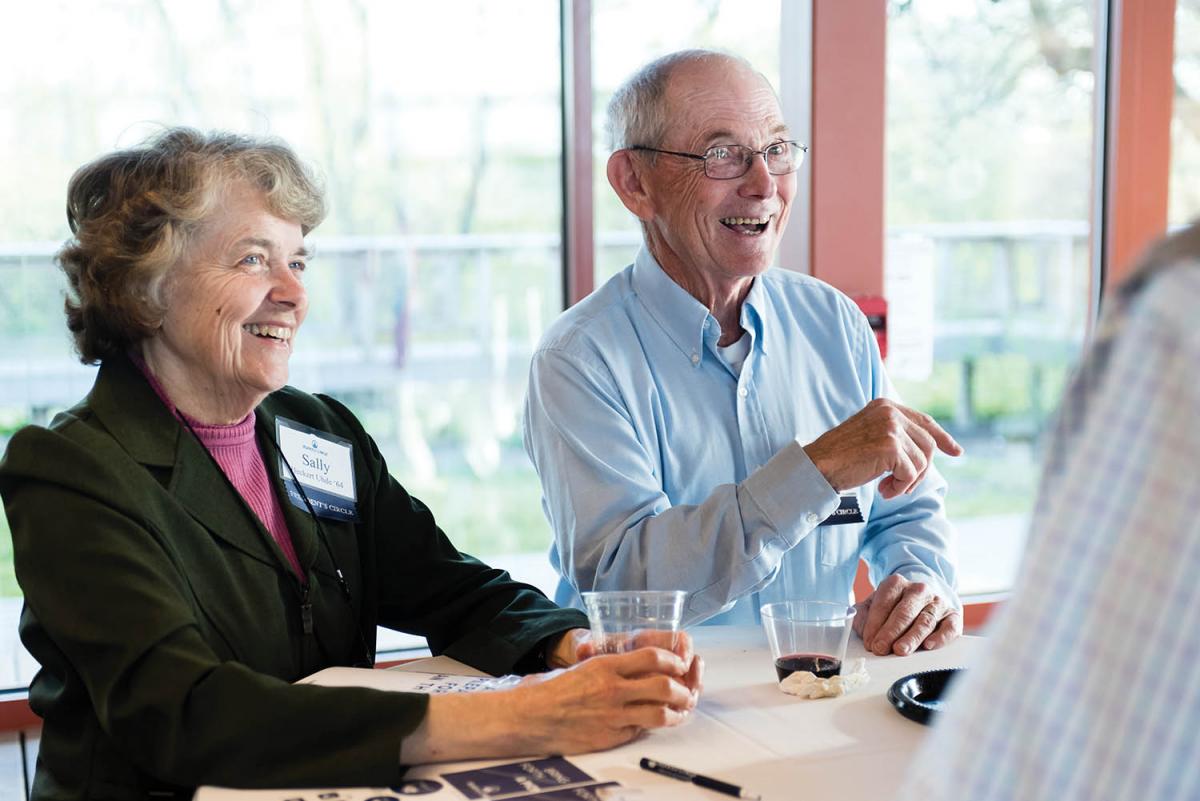 Sally Heckert Uhde ’63 and her husband, Dick enjoy an evening with alumni