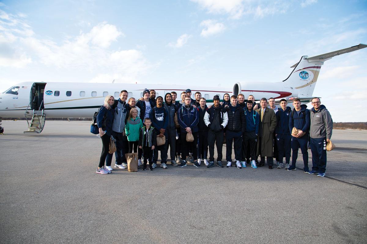 Marietta’s 2018-19 men’s basketball team traveled to Augustana College in Rock Island, Illinois, in March to compete in the NCAA Division III tournament. The Pioneers defeated Oswego State 78-61 in the Section Semifinal before losing to Wheaton College 91-87 in the Elite 8 game. The Pioneers finished the season with a 23-7 record