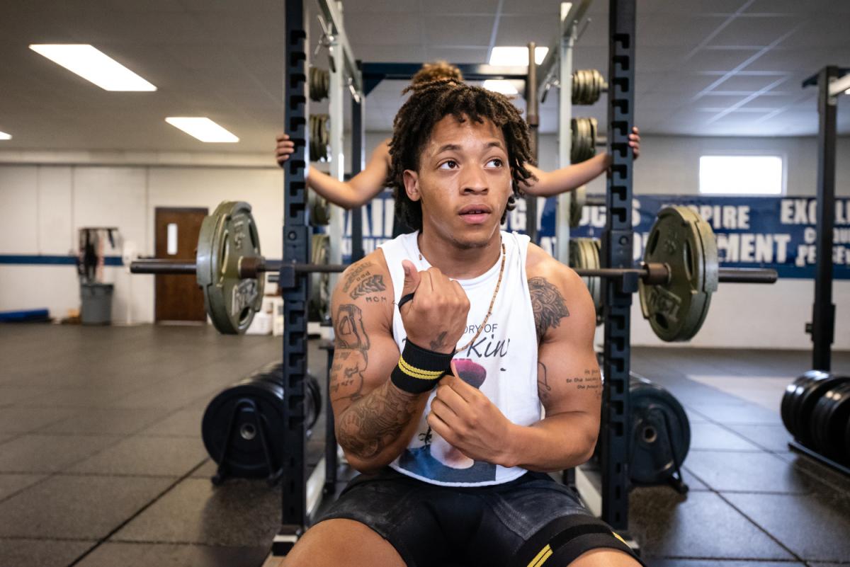 TJ King '22 prepares to lift by wrapping his hands