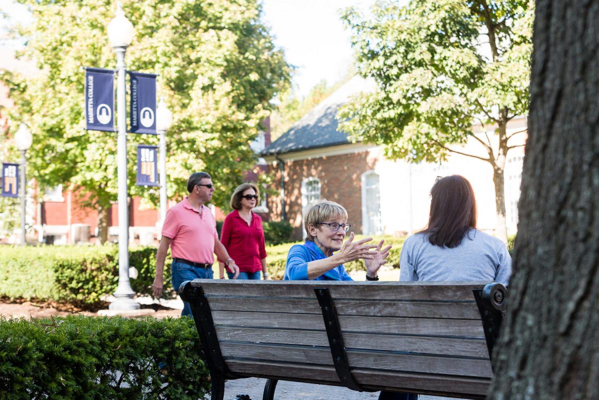 Kathy Brodsky '67 meets with Gi Smith on Christy Mall