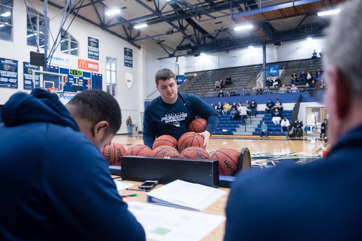 Noah helps the Mens Basketball team