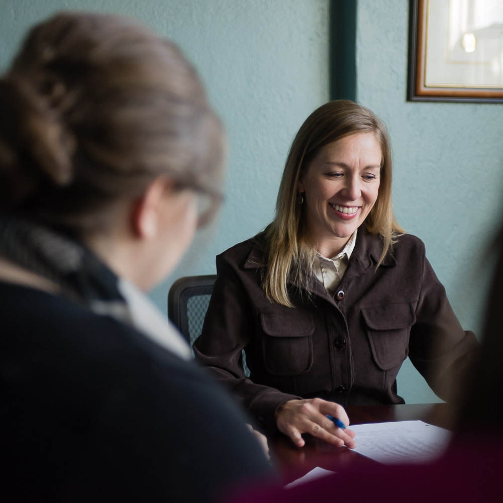 Alane Sanders of Marietta College meets with students at the Communication Resource Center