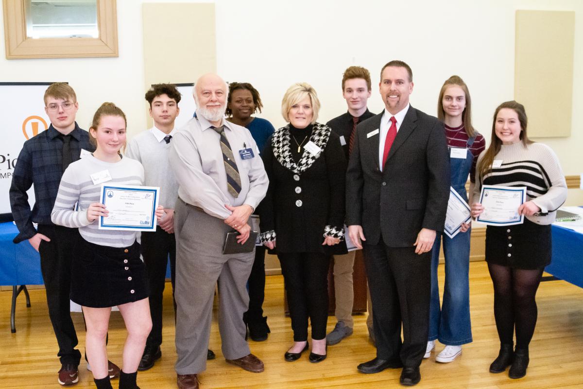 Group shot of participants of the 2019 Marietta College Junior Piobiz Round 1