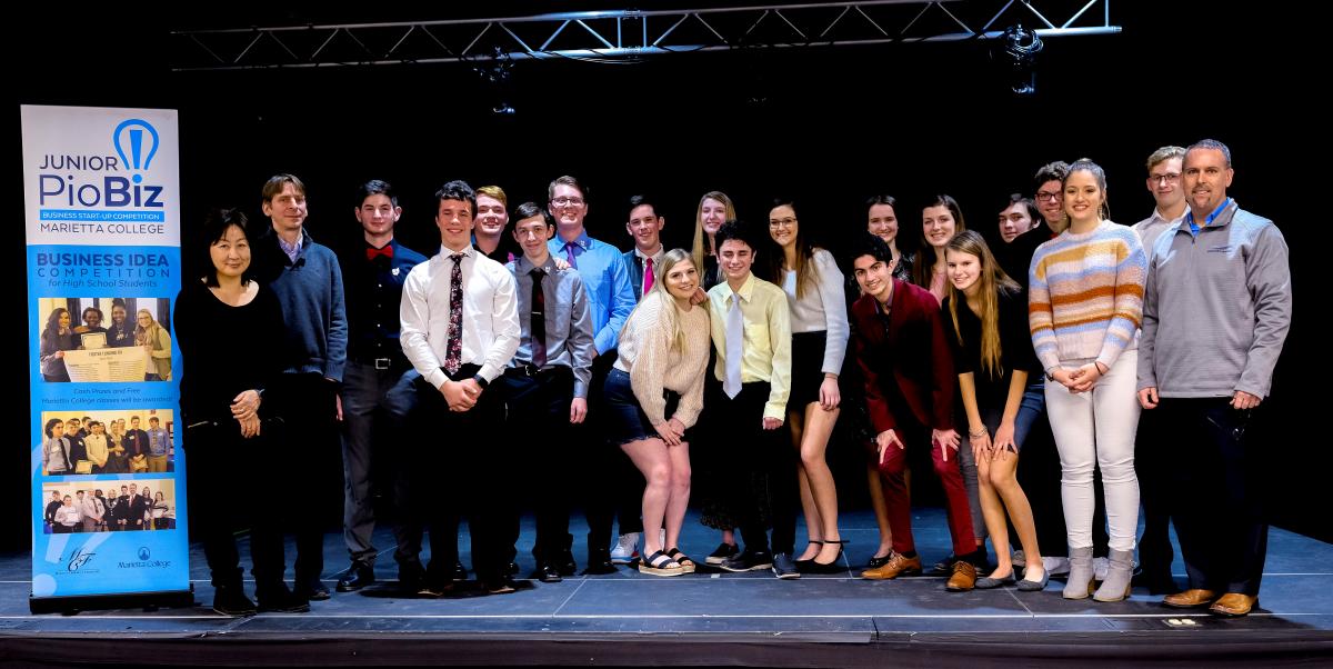 Group shot of participants of the 2019 Marietta College Junior Piobiz Round 1