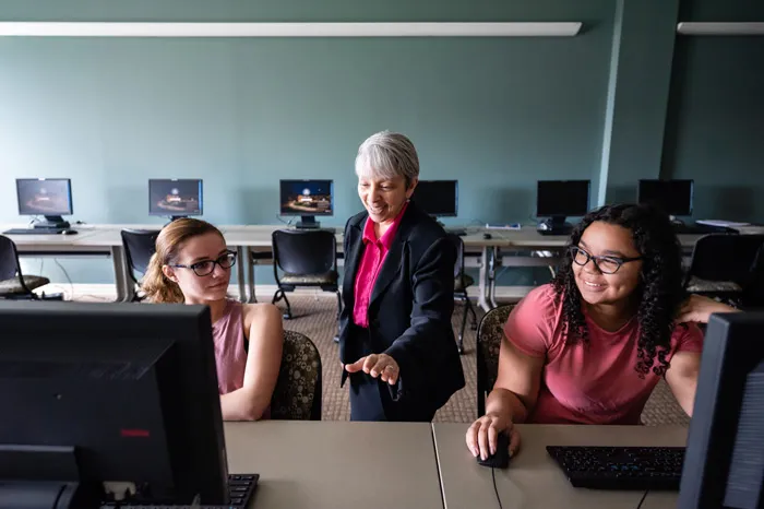 Grace Johnson speaking with two students