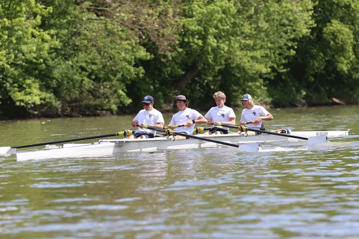 Varsity 4 racing hard