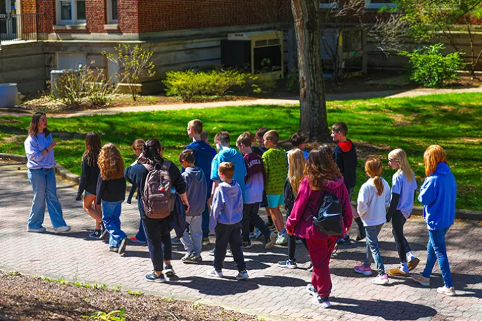 Education student conducts a campus tour
