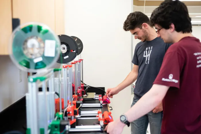 Students working in the 3D lab