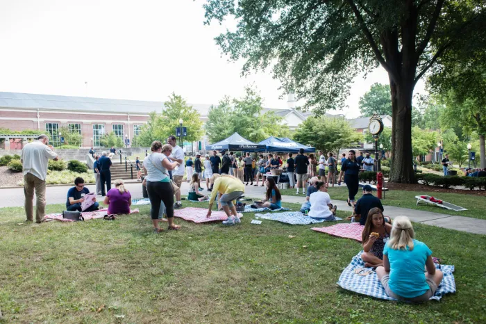 Prospective students eating outside