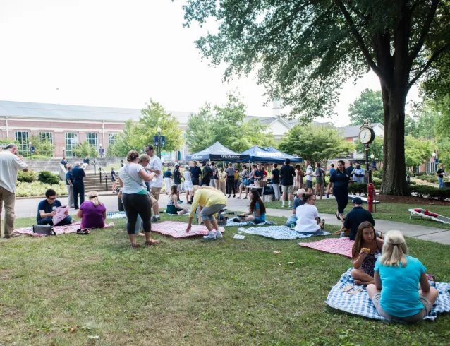 Prospective students eating outside