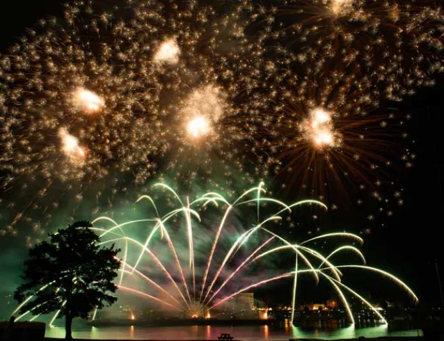 Sternwheel fireworks