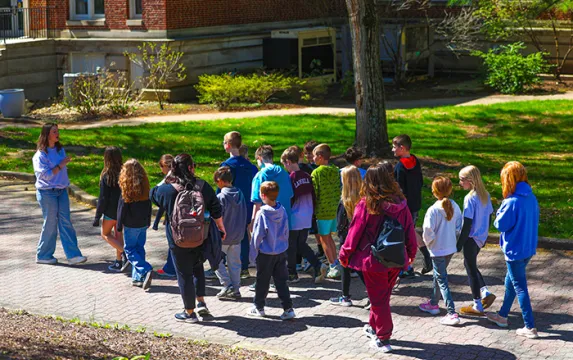 Education student conducts a campus tour