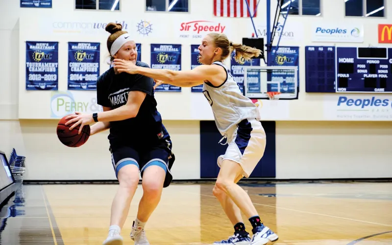 Jenna Anderson ’18 is guarded by Justine Pagenhardt ’08 during the women’s basketball alumnae game