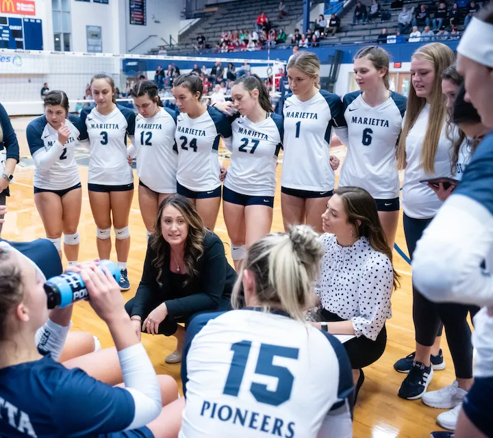 Marietta College Volleyball Head Coach Kristy Newman speaks to the team in a huddle