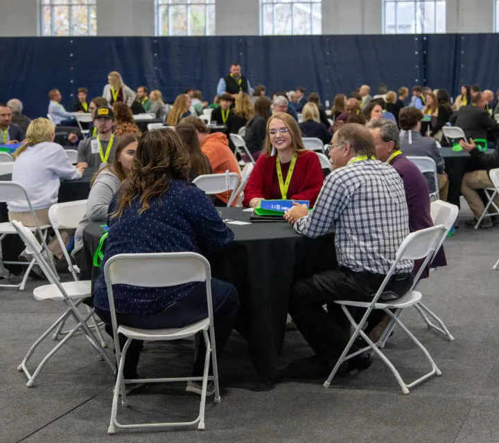 Entrepreneurship students speak with mentors at Marietta College