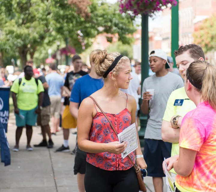 New students enjoying downtown during ExporETTA