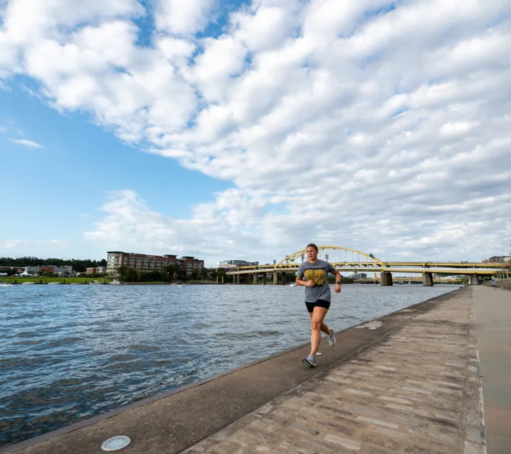 Amanda Hardt '13 Runs in a local Pittsburg Park