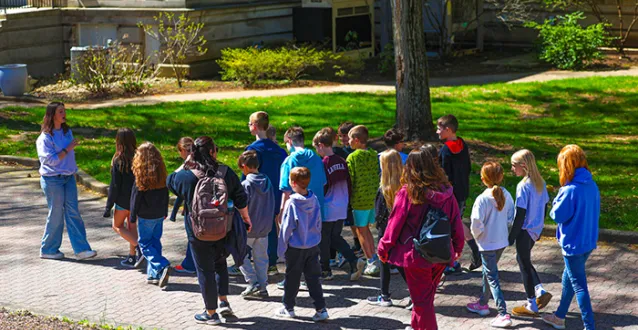 Education student conducts a campus tour