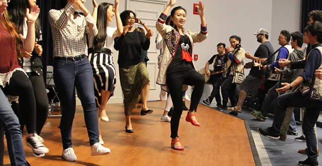 Students, employees and members of Manhu performing