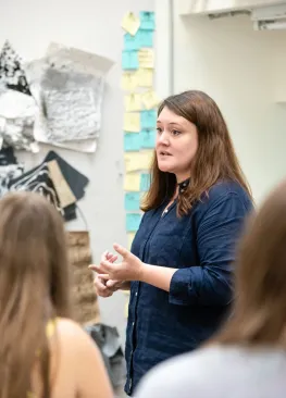 Professor Liz Davenport teaching a Studio Art Class