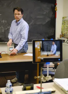 Professor Dennis Kuhl Teaching a class over zoom