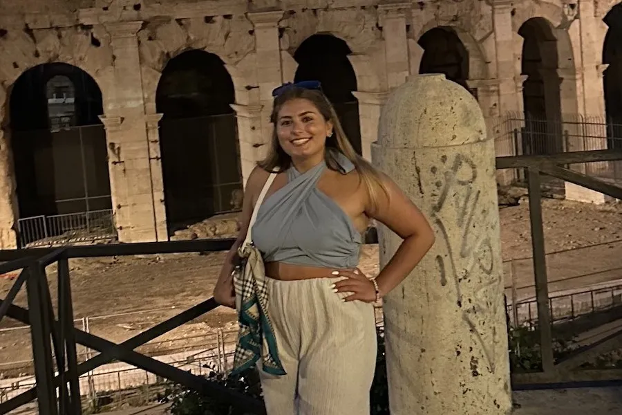 Aurora Bernhardt ’24 poses for a photo in front of the Colosseum in Rome, Italy.