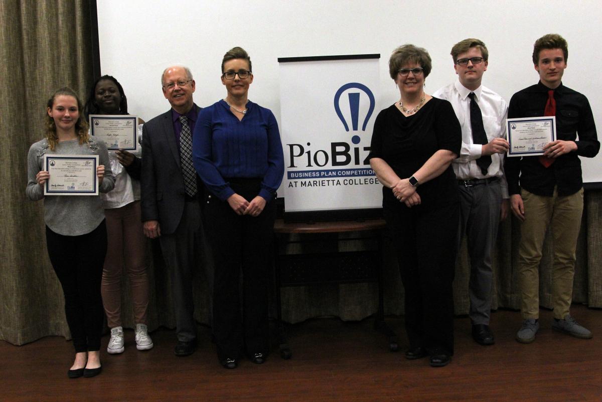  Group shot of the participants of the 2019 Marietta College Junior Piobiz Round 2 Competition